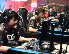 关于电竞淘汰赛上演强强对话，北城霹雳队大胜钱塘天虎队，战术调整见效；重拾自信的夜晚的信息